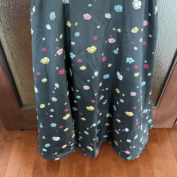 MONIQUE LHUILLIER
Floral A Line Ball Gown size 8 - Picture 7 of 11